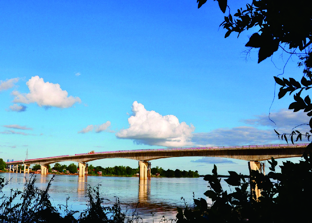 30_老挝湄公河空岛大桥.jpg
