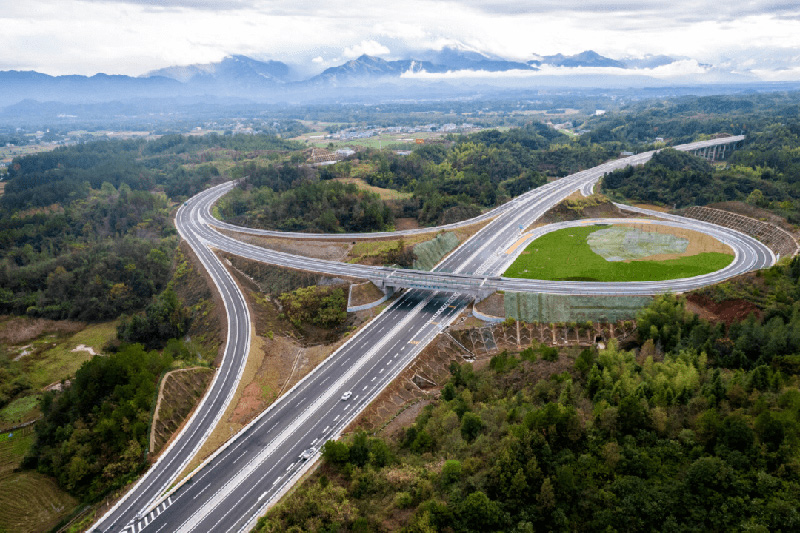 10_湖南省高速公路发展报告.jpg