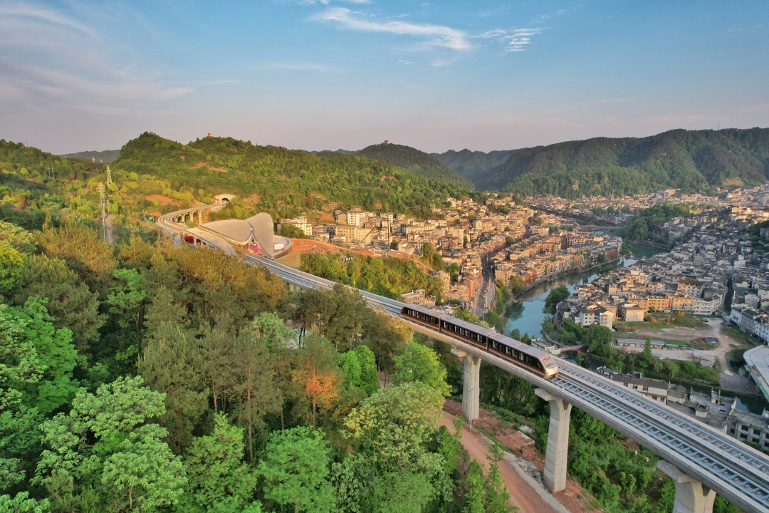 图-1 凤凰磁浮文化旅游项目.jpg