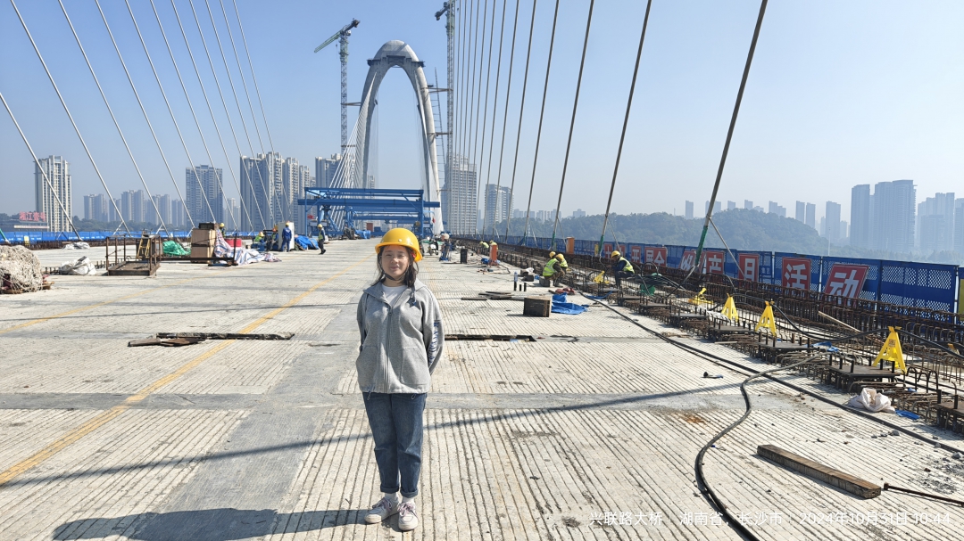 工程健康安全中心 韦丽琼：韦丽琼投身于兴联路大桥梁健康监测项目的攻坚一线，用专业与坚守为长沙市的交通动脉保驾护航。.jpg