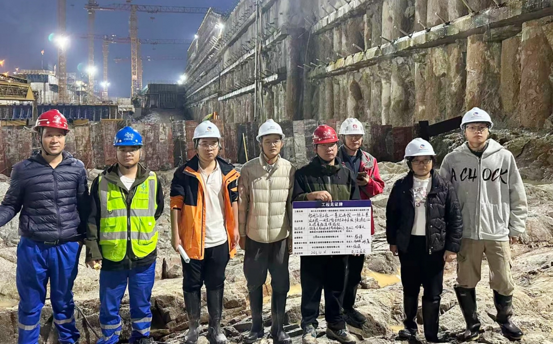 20260414116487.jpg 工作照插图1.jpg