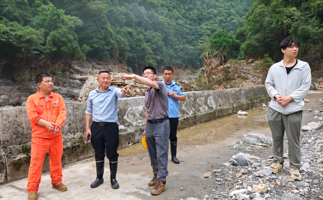 20260622125928.jpg 党旗3.jpg